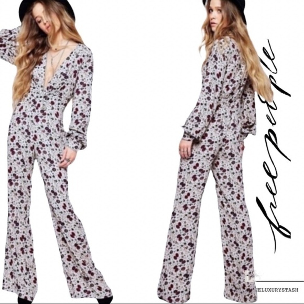 ⚫️ Free People Some Like It Hot Floral Jumpsuit​​​​